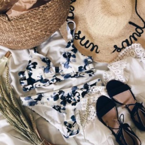 RVCA Liquid Rose Bikini NWT - PLS NOTE DIFFERENT BOTTOMS - Picture 5 of 6